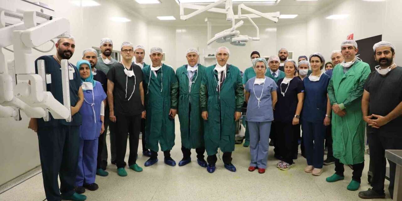 FÜ Hastanesi’nde robotik cerrahi sistemi hizmete girdi