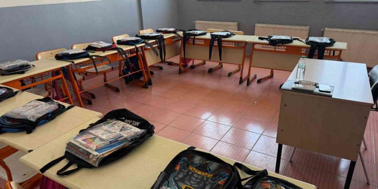 Patnos’ta yüzlerce öğrencinin yüzünü güldürdüler