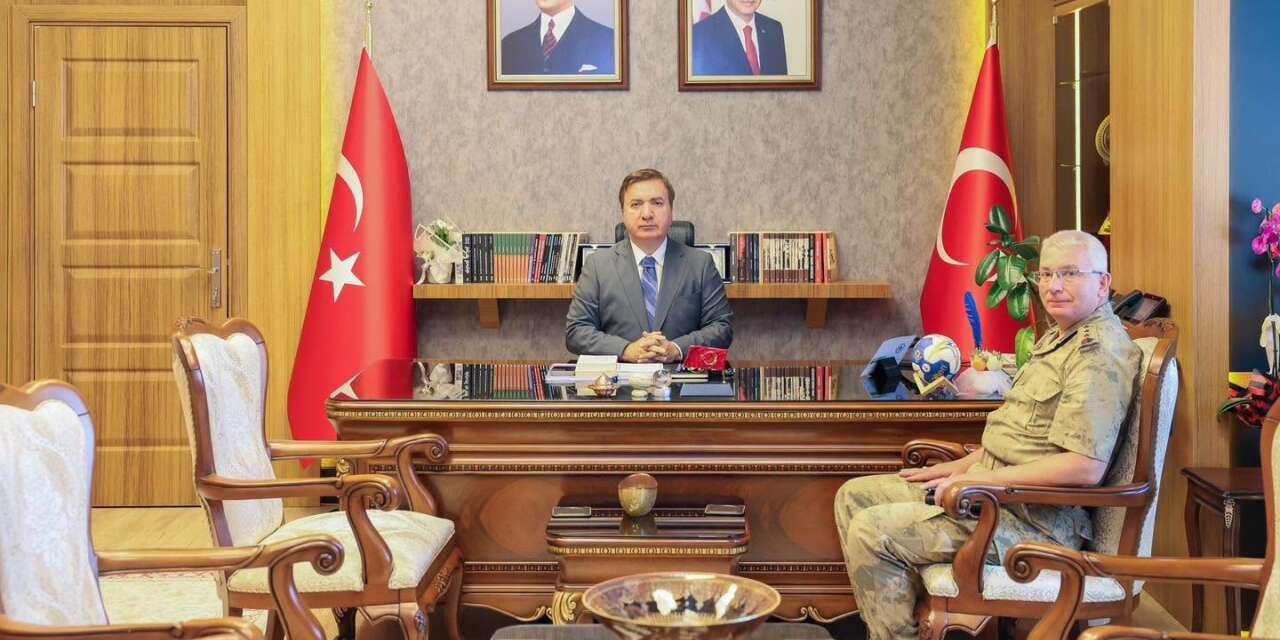 Erzincan Valisi Aydoğdu, İl Jandarma Komutanı Altundarak’ı kabul etti