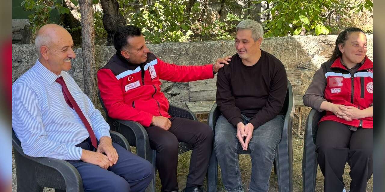 Okul bahçe görevlileri görev başında