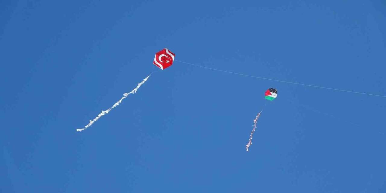 Ardahan’da umut uçurtmaları Gazze için gökyüzünde