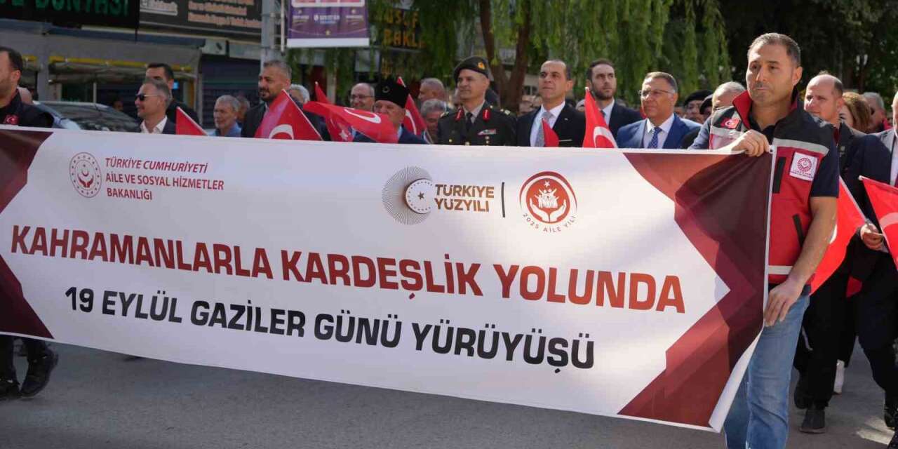 Iğdır’da "Kahramanlarla Kardeşlik Yolunda" yürüyüşü düzenlendi