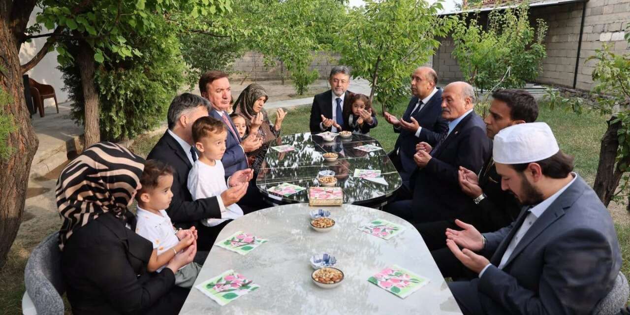 Bakan Yumaklı, şehit Jandarma Er Yakup Koç’un ailesini ziyaret etti