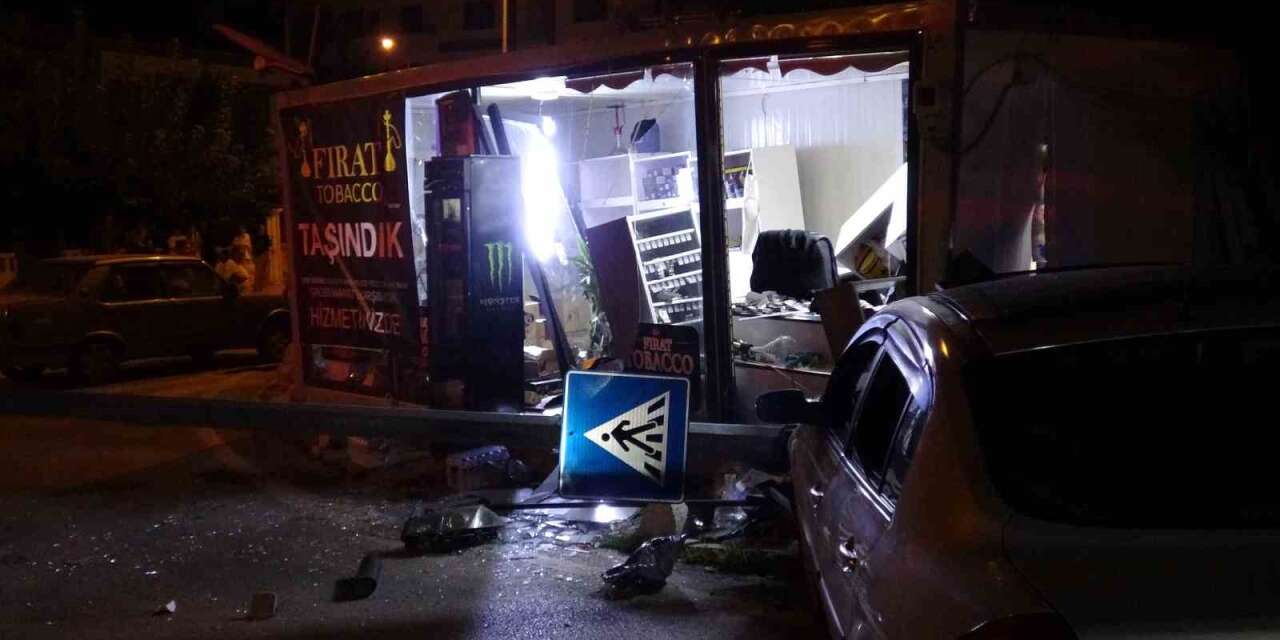 Kontrolden çıkan araç konteyner iş yerine girdi: 1 yaralı