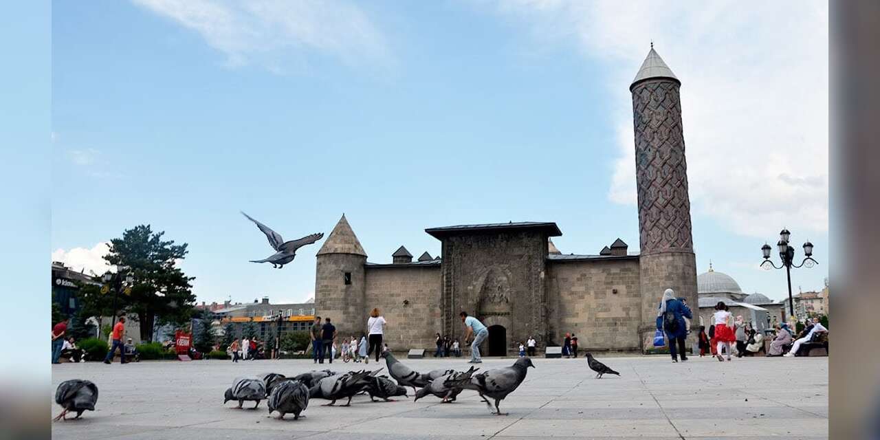 Meteoroloji uyardı: Erzurum ve çevre illerde sağanak yağış bekleniyor