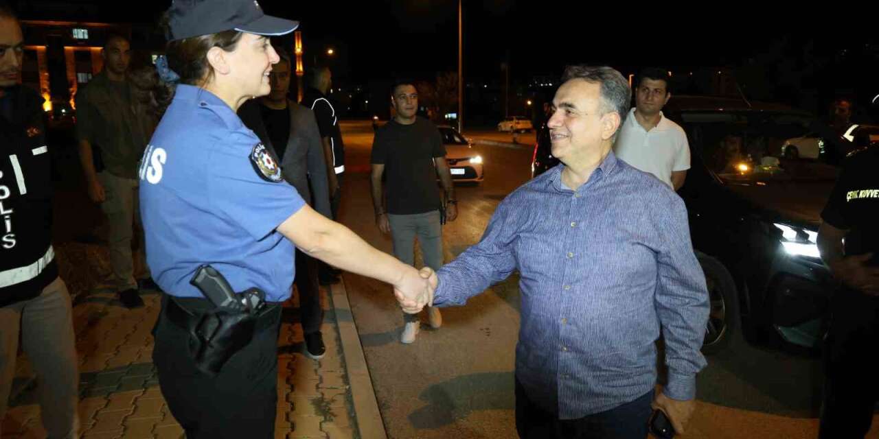 Elazığ Emniyet Müdürü Karan, öğrenci yurt çevresini inceledi, aydınlatma eksikliği için görüşme yaptı