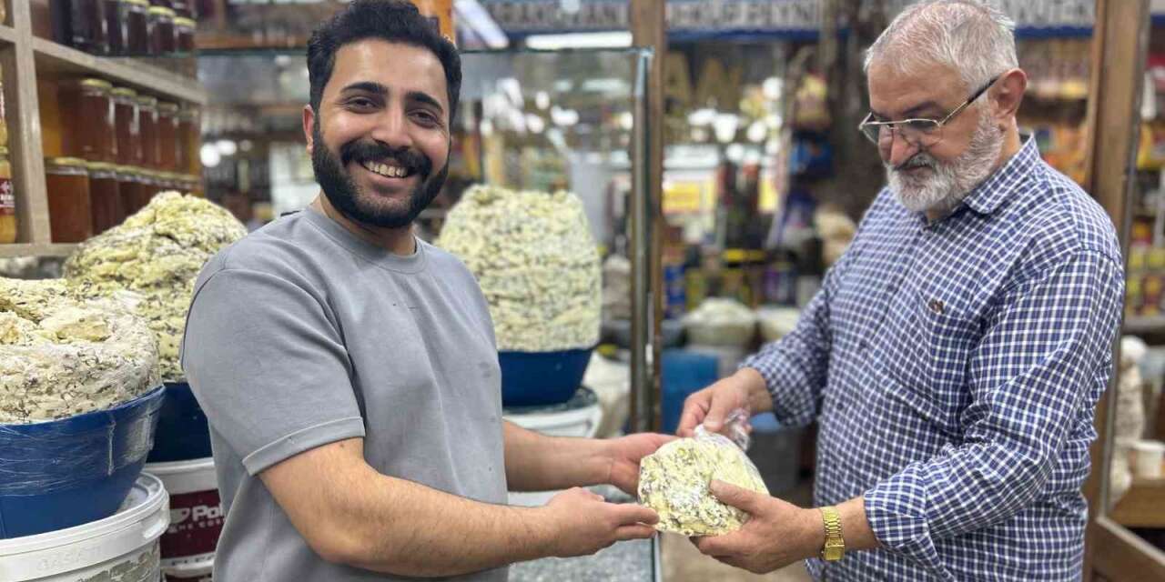 Van’ın meşhur otlu küp peyniri tezgâhlardaki yerini almaya başladı