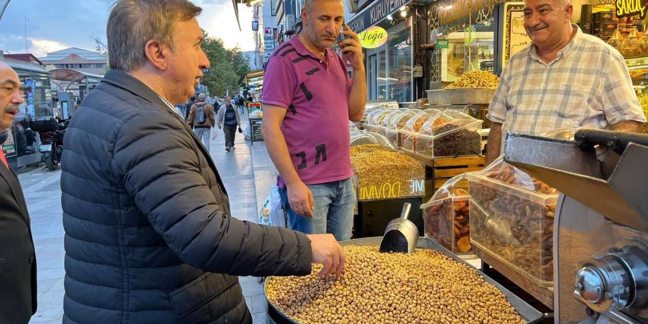 Vali Aydoğdu vatandaş ve esnafla bir araya geldi