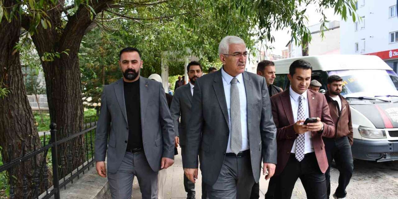 Türkiye Yüzyılı Buluşmaları için Kars’a gelen AK Parti Erzurum Milletvekili Öz, Sarıkamış’ta esnaf ve teşkilatla buluştu