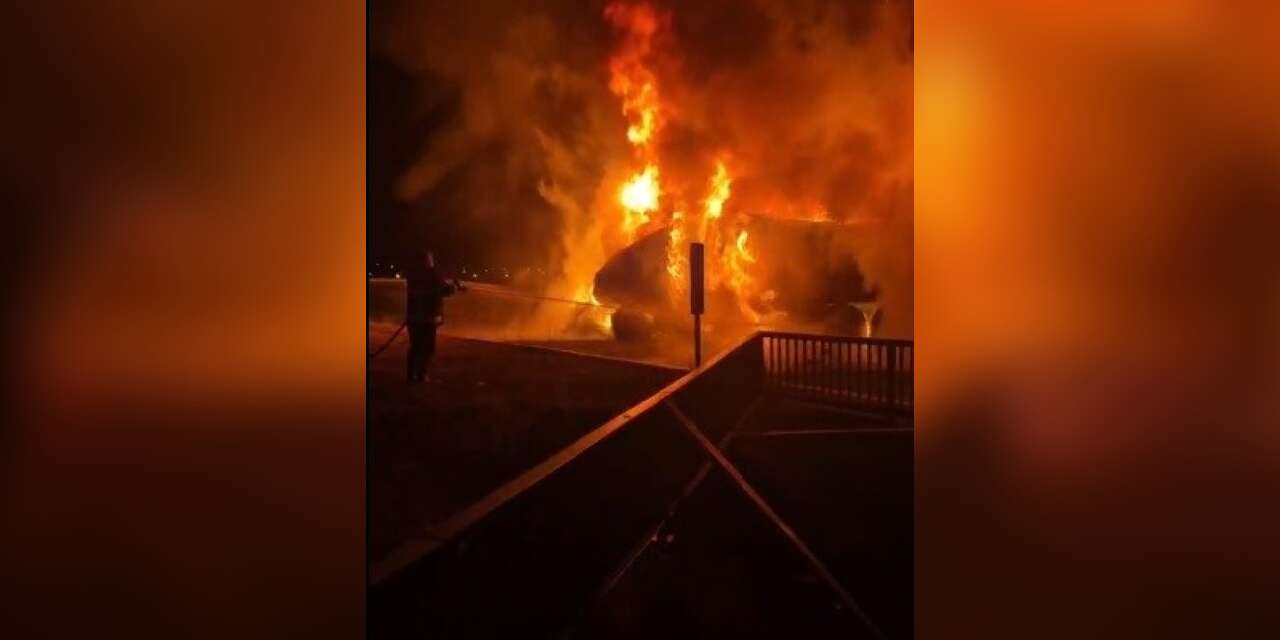 Kars’ta seyir halindeki tır alev alev yandı: Şoför son anda kurtuldu