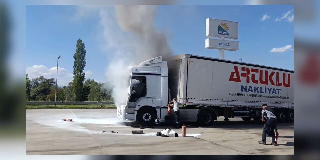 Erzincan’da tırın kupa kısmında çıkan yangın söndürüldü
