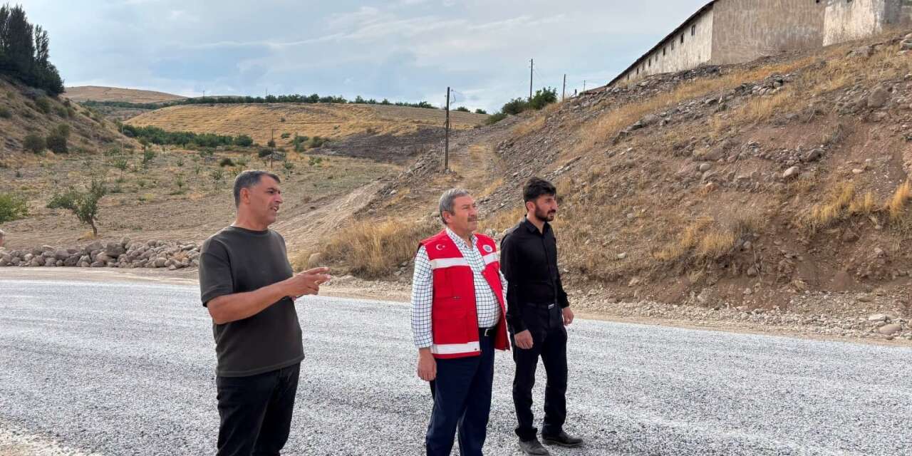 Darende’de yol yapım çalışmaları sürüyor