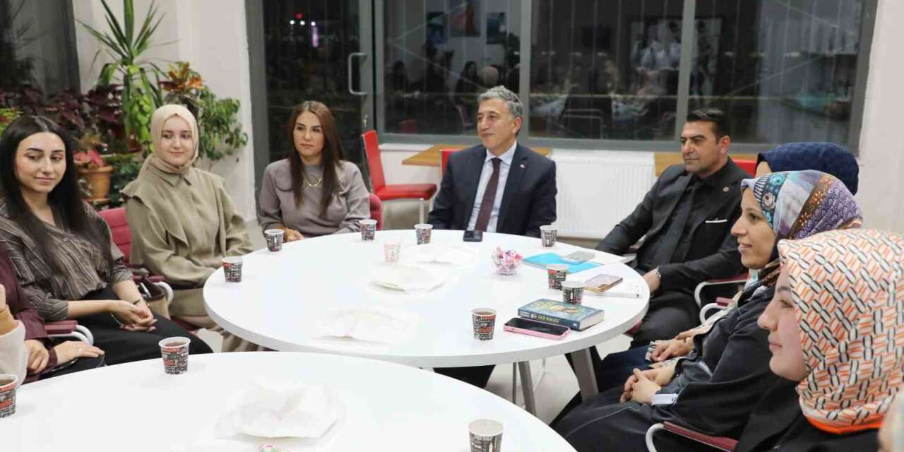 Maarif’in Kalbinde Kitap Sohbetleri’nin ilk buluşması Ağrı’da yapıldı