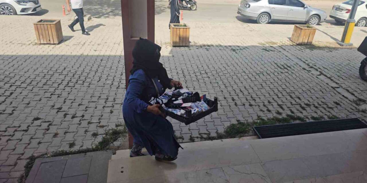 Elazığ’da dilenci operasyonu: Seyyar satıcı kılığına girerek kaçmaya çalıştı
