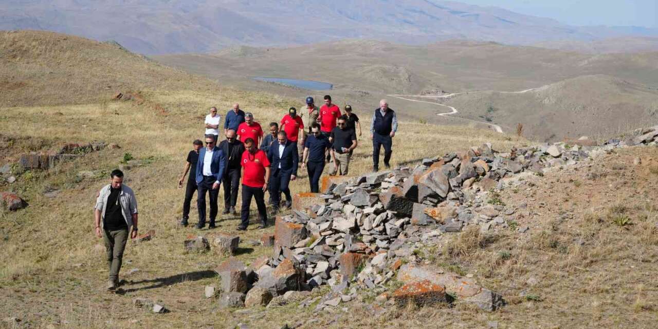 Macera Off-Road Ekibi ve Vali Baruş Bayrak Tepe’de: "Ecdadımızın mirasına sahip çıkalım"