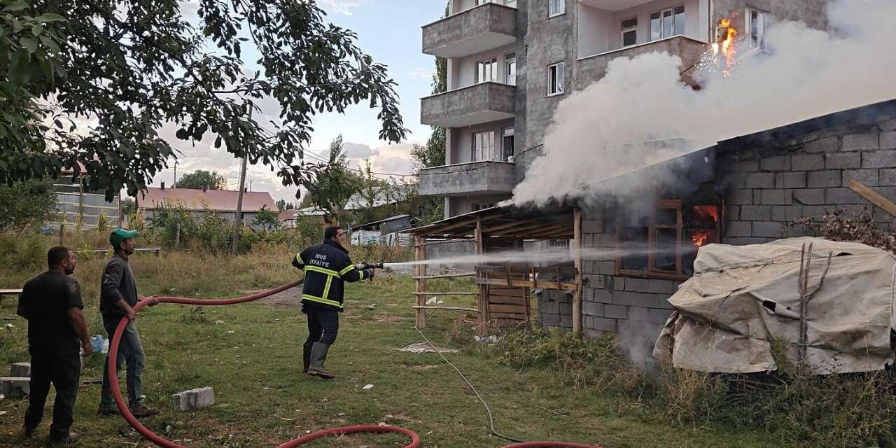 Muş’ta odunlukta korkutan yangın