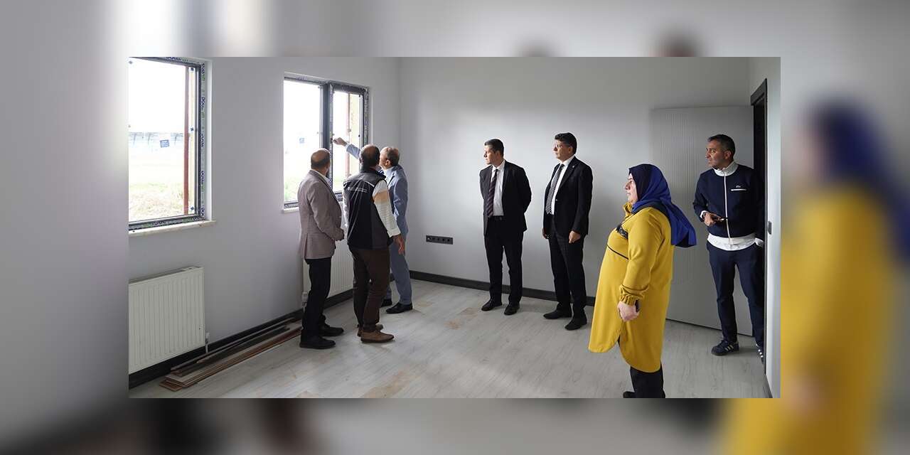 Rektör Çakmak Spor Bilimleri Fakültesinin yeni hizmet binasında incelemelerde bulundu