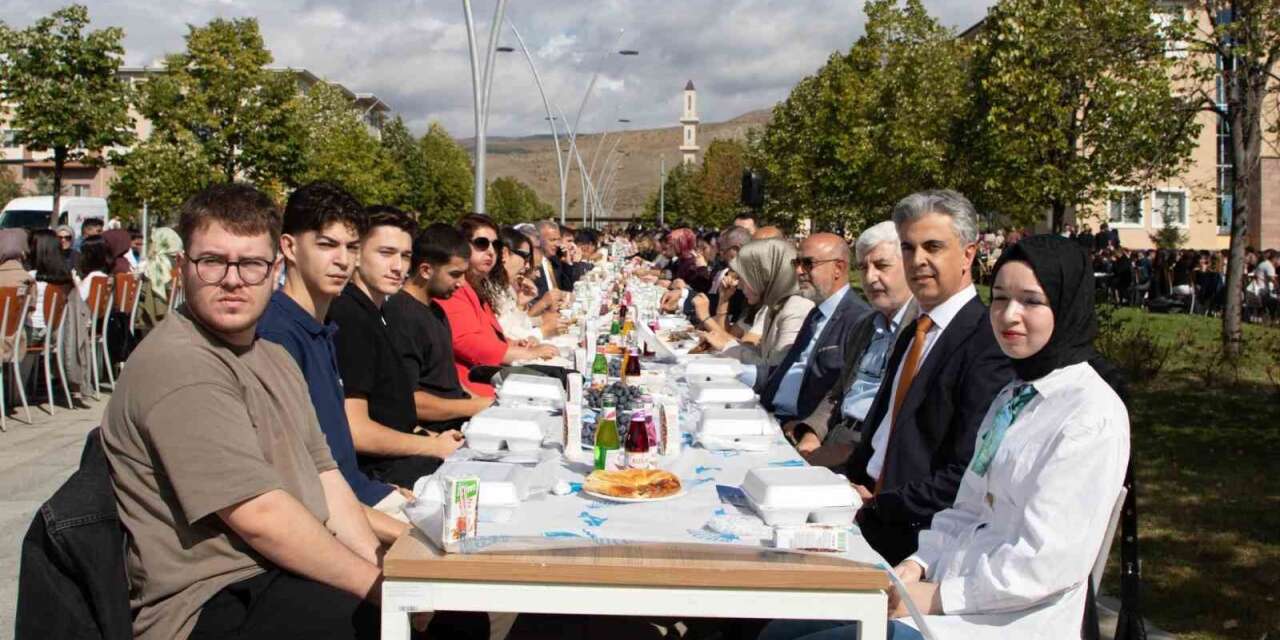 EBYÜ öğrencileri "Hoş Geldiniz Kahvaltısı" programında buluştu