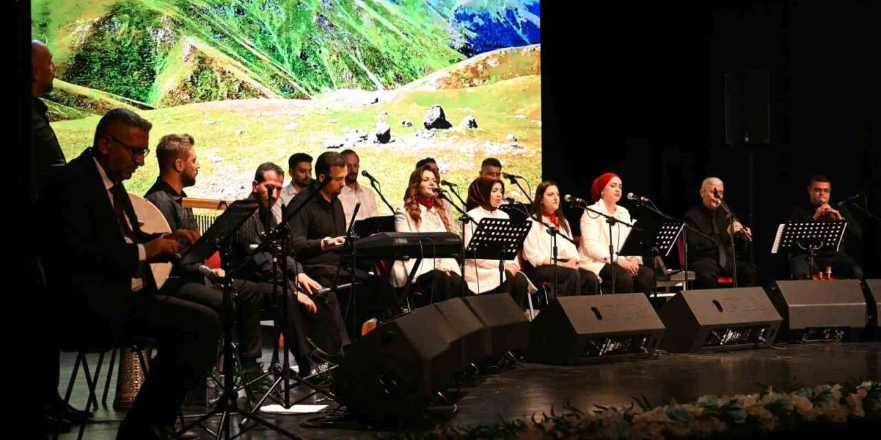 İbrahim Erkal Dadaş Kültür ve Sanat Merkezi’nde "Yayla Türküleri" rüzgarı esti