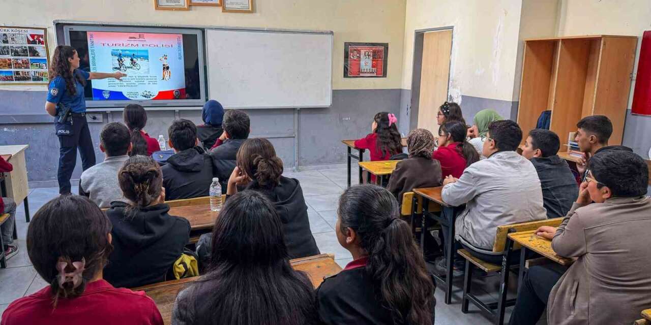 Muradiye’de öğrencilere polislik, trafik ve güvenli internet eğitimi