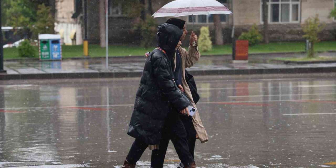 Elazığ’da sağanak etkili oldu