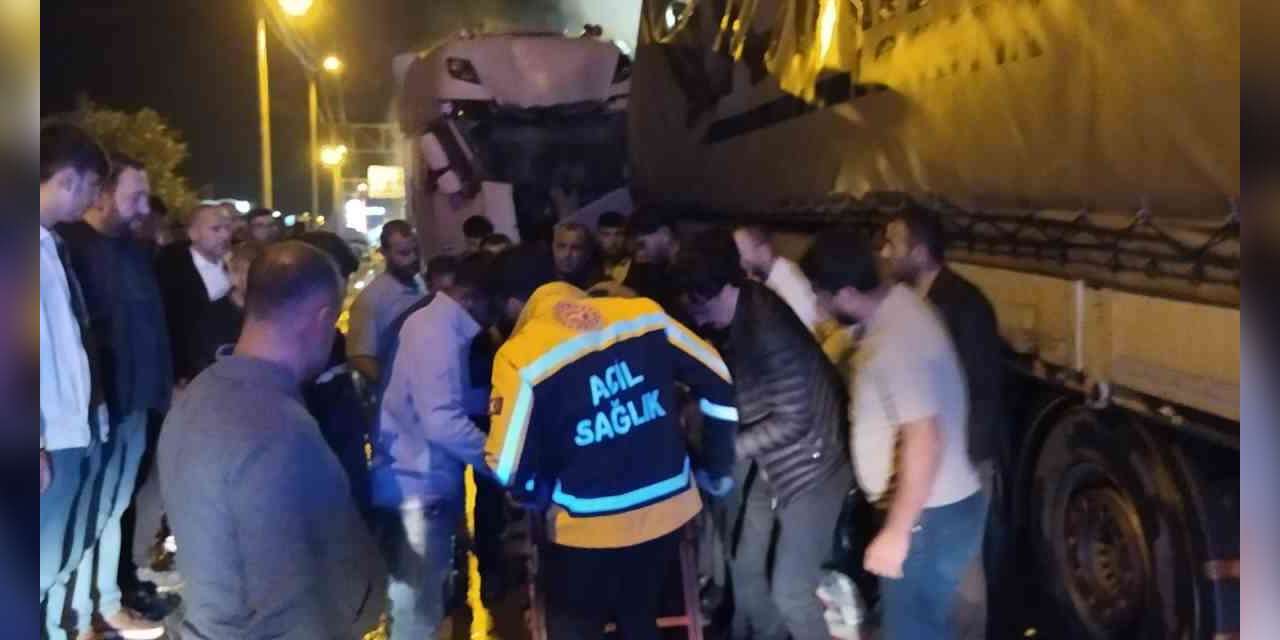 Bitlis’te iki tır kafa kafaya çarpıştı: 2 yaralı