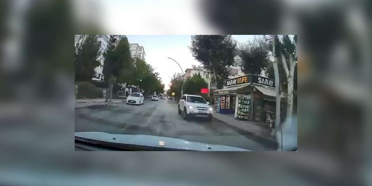 Elazığ’da ters şeritten gelen sürücü trafiği tehlikeye attı