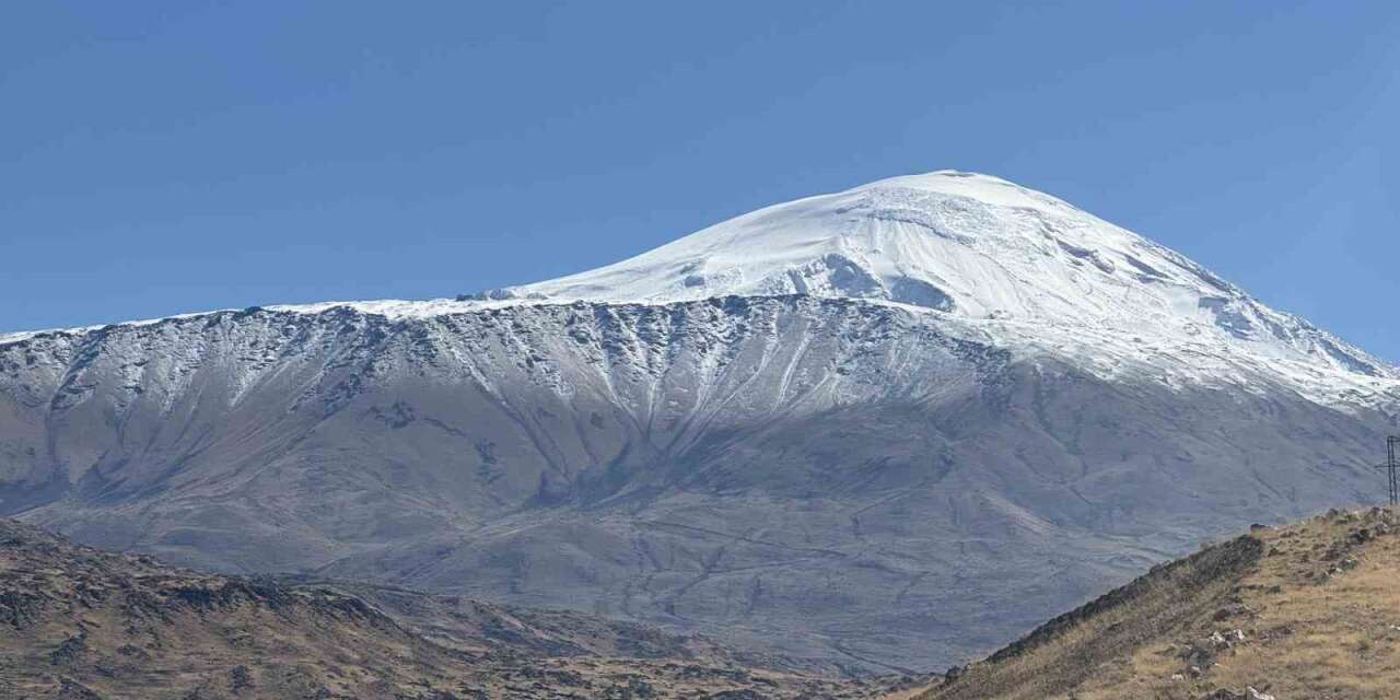 Ağrı Dağı beyaza büründü