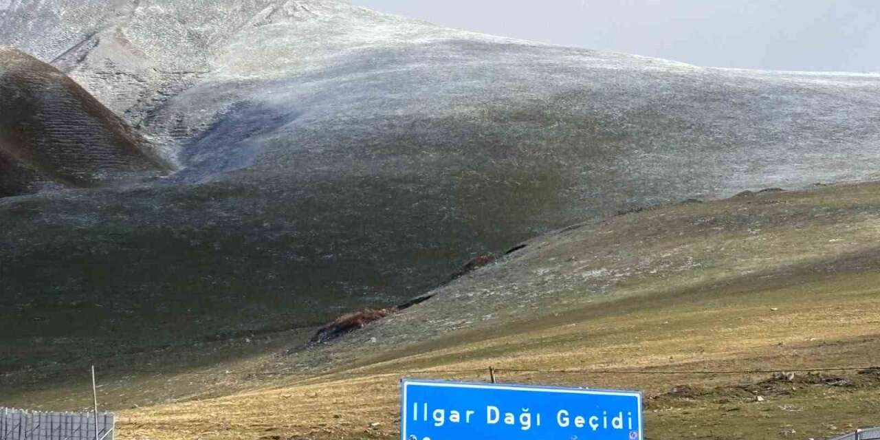 Ilgar Dağı’nda kar sürprizi: Tipi ulaşımı zorlaştırdı