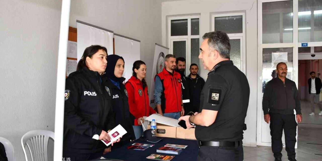 Kars Emniyet Müdürü Tombul, üniversiteli gençlerle bir araya geldi