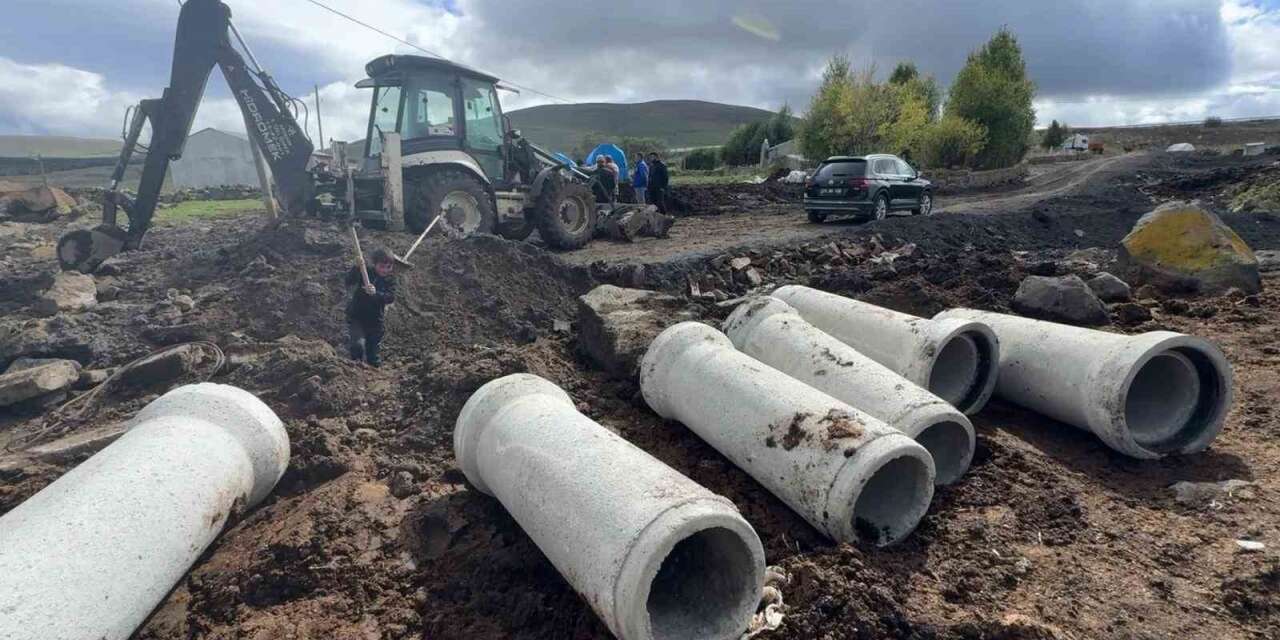 Ardahan’da güvenli ulaşım için köy yollarında genişletme çalışması