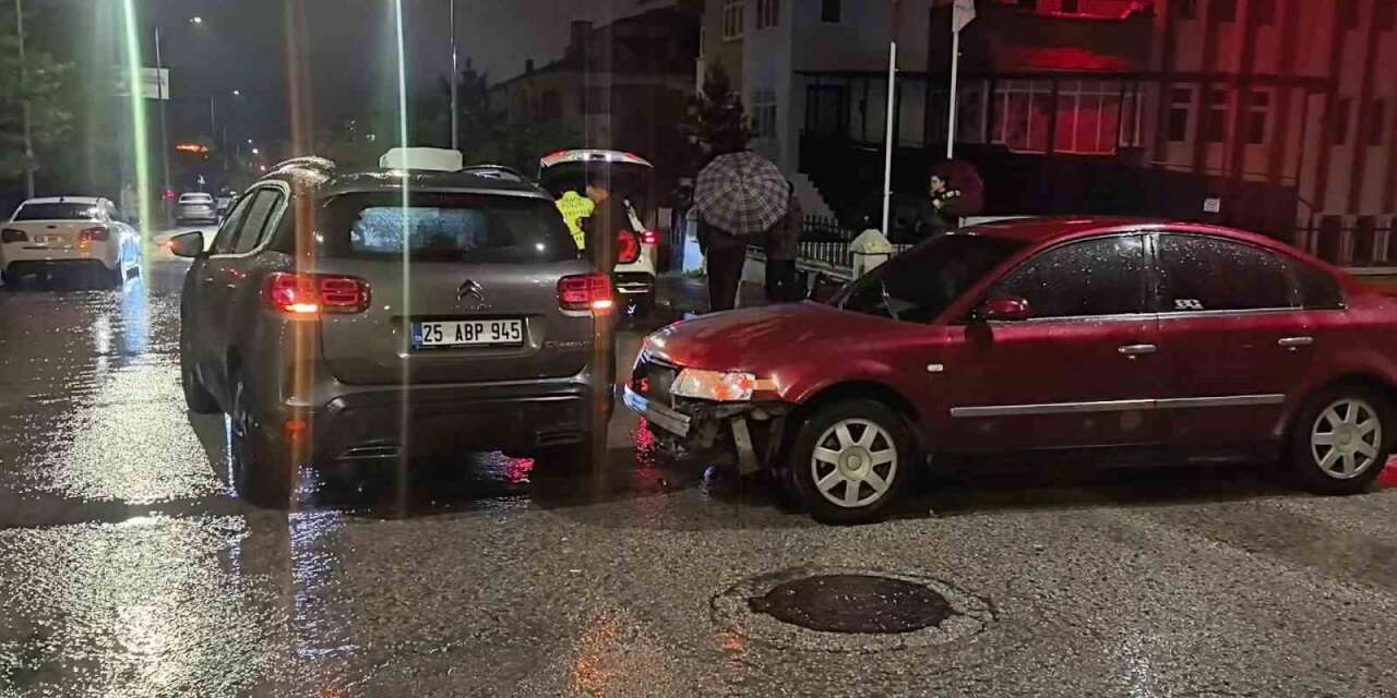 Erzurum’da kavşakta otomobiller çarpıştı: 1 yaralı