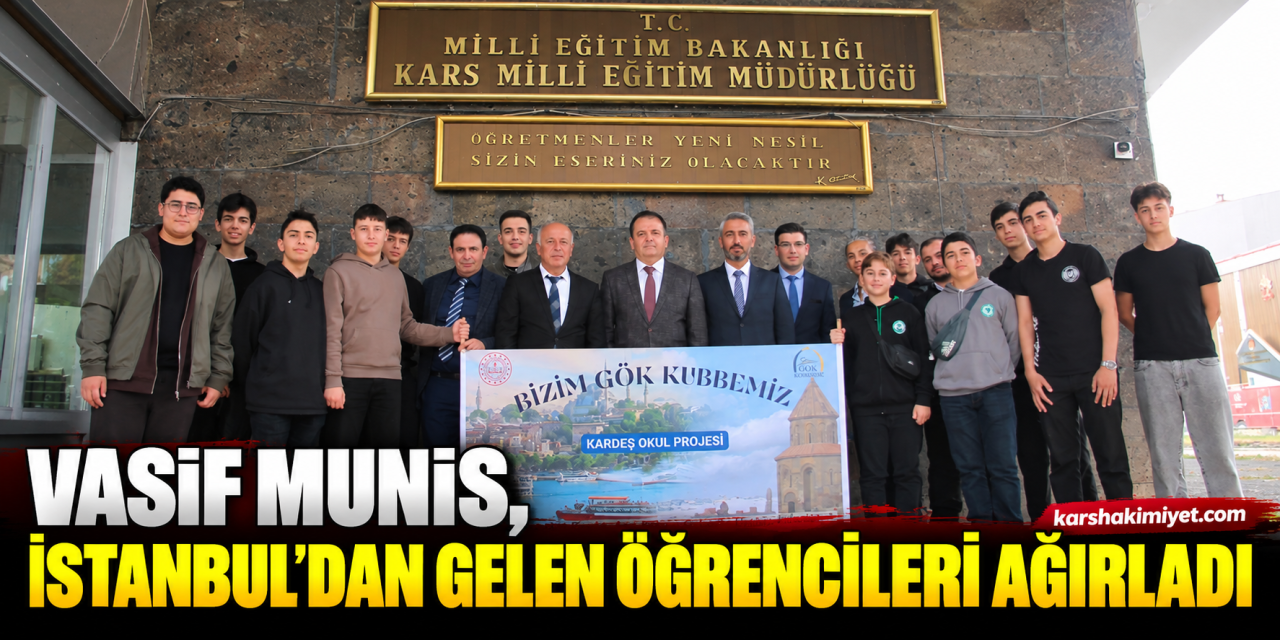 Vasıf Munis, İstanbul’dan Gelen Öğrencileri Ağırladı