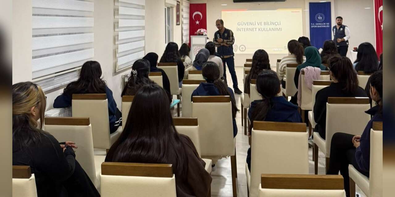 Kars’ta Üniversite öğrencilerine siber güvenlik eğitimi