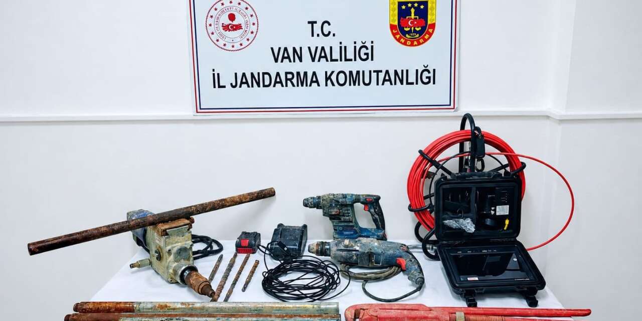 Van’da sit alanında kaçak kazı yapan 2 kişi suçüstü yakalandı