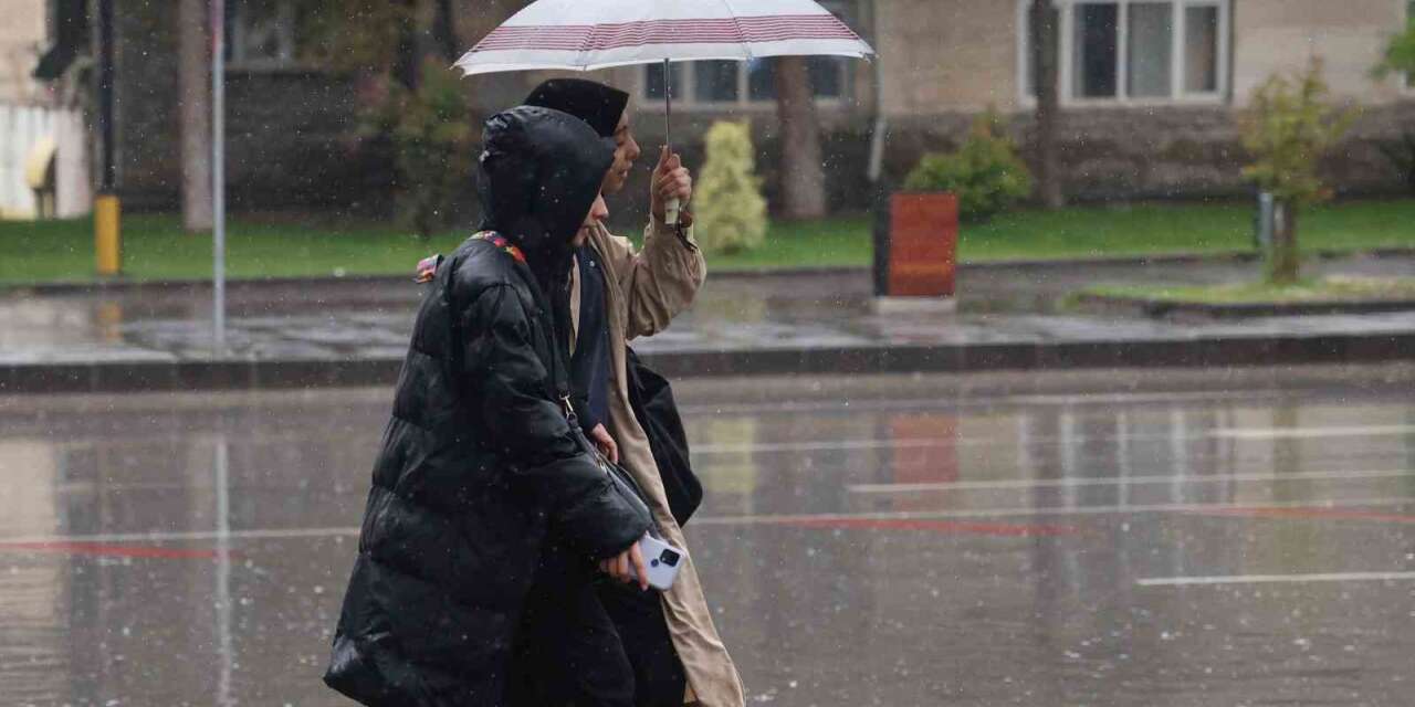 Erzincan ve çevre illerde sağanak yağış bekleniyor