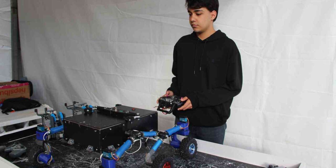 Depremi yaşayan lise öğrencisi arama kurtarma robotu geliştirdi