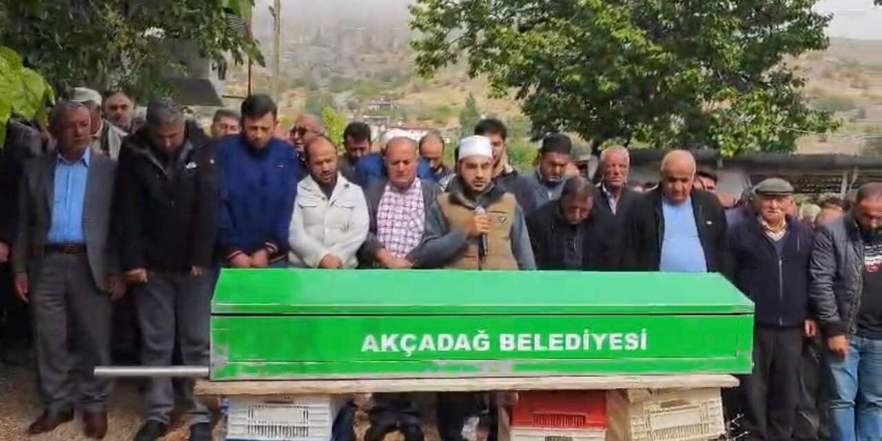 Kalp krizi geçirerek hayatını kaybeden anne ve oğlu defnedildi