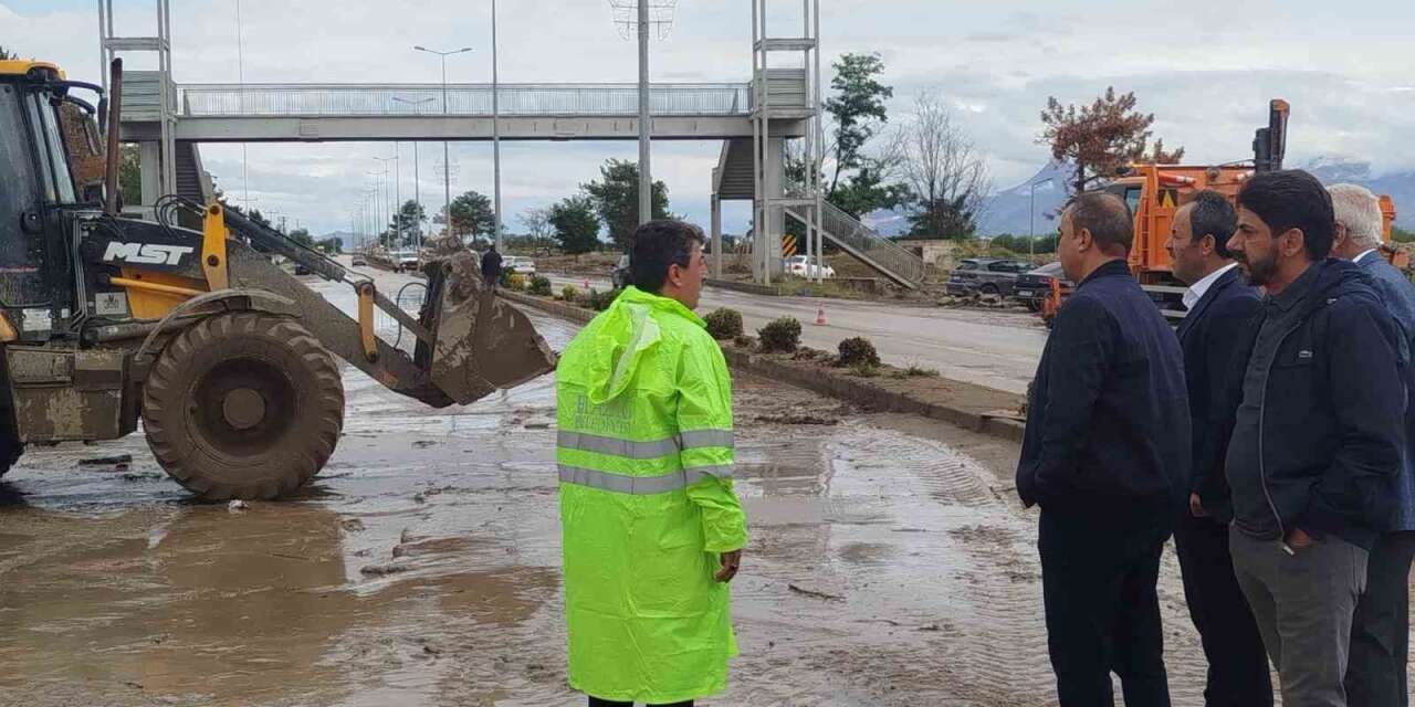 Başkan Nihat Doğan, "Sel afetinin ilk anından itibaren belediyemizin tüm imkanlarıyla sahadayız"