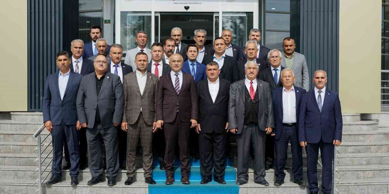 Muhtarlar Dayanışma Derneğinden Başkan Er’e hizmet teşekkürü