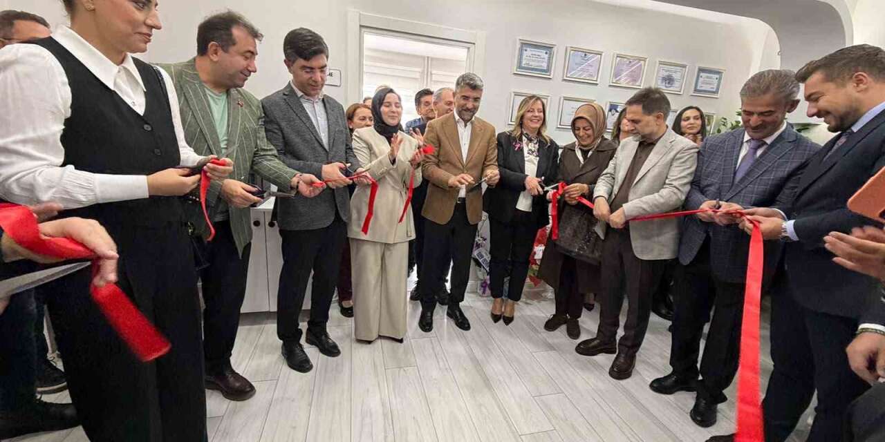 Erzurum protokolü Doç. Dr. Sertaç Zengil’in muayenehane açılışında buluştu