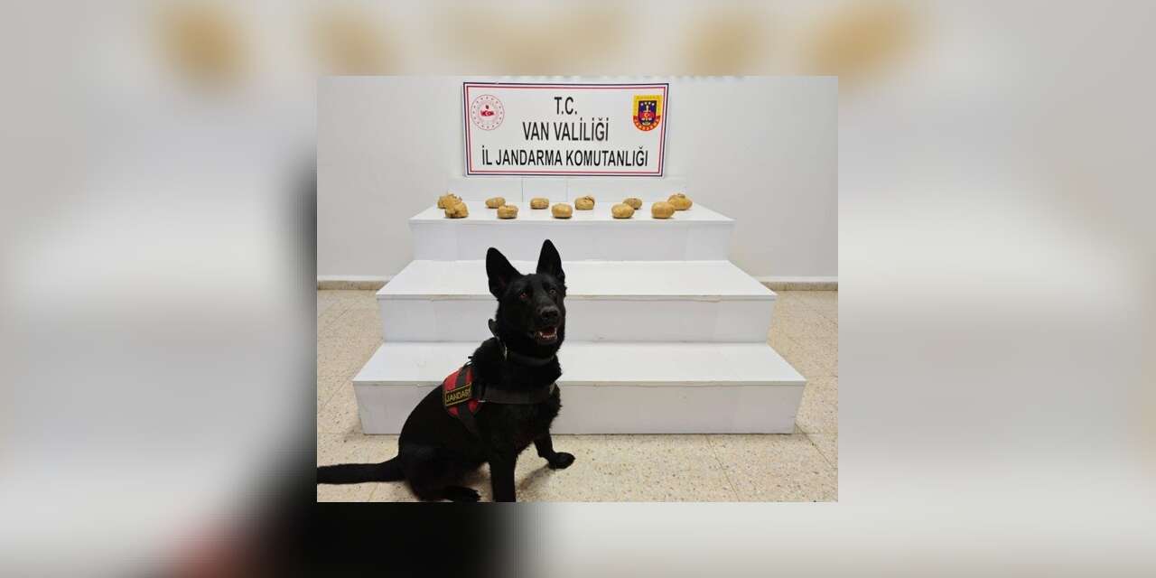 Başkale’de çuvalda 11 kilo 958 gram toz esrar ele geçirildi