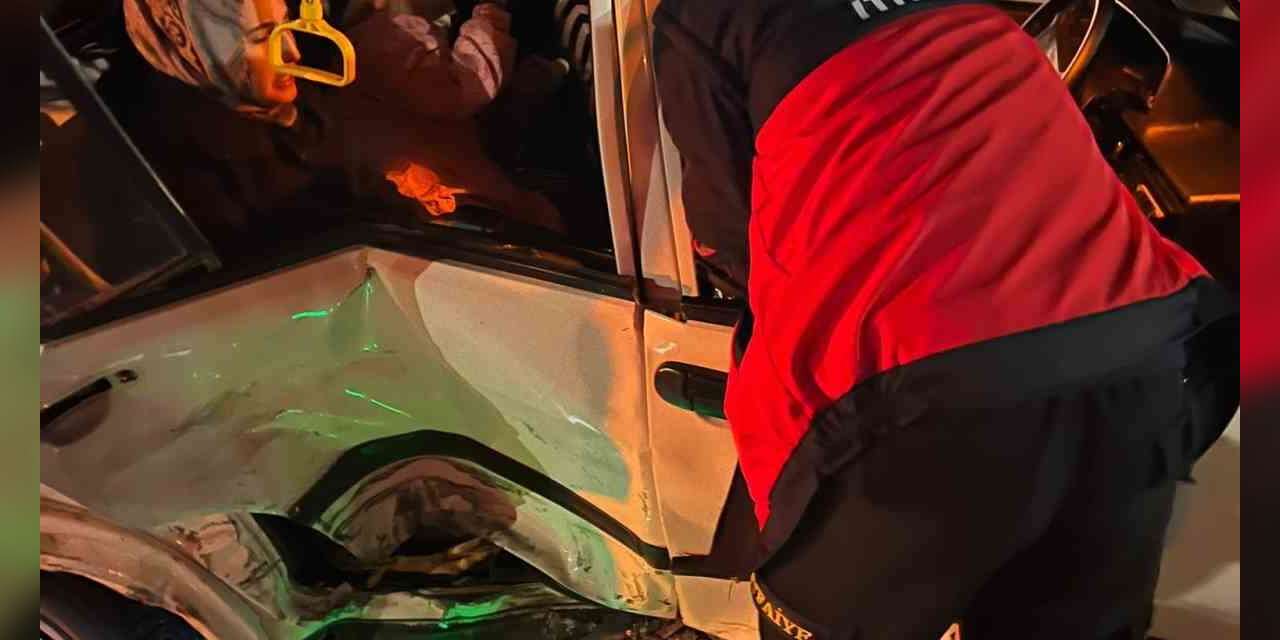 Van’da otomobiller çarpıştı: 3 yaralı