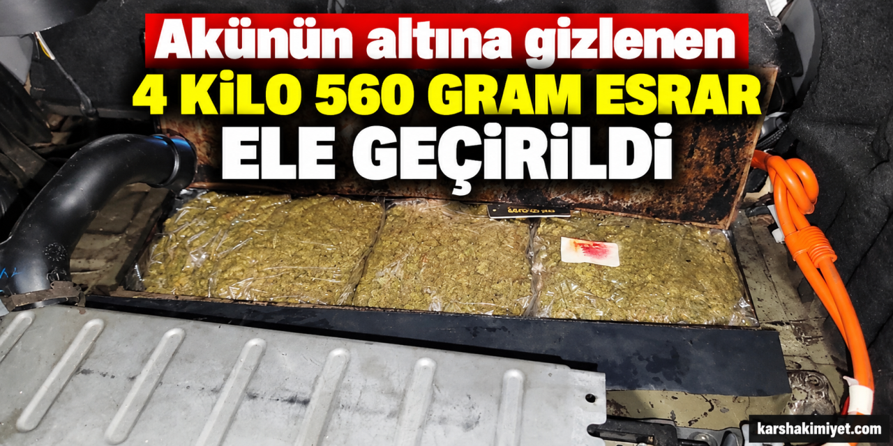 Akünün altına gizlenen 4 kilo 560 kilo esrar ele geçirildi