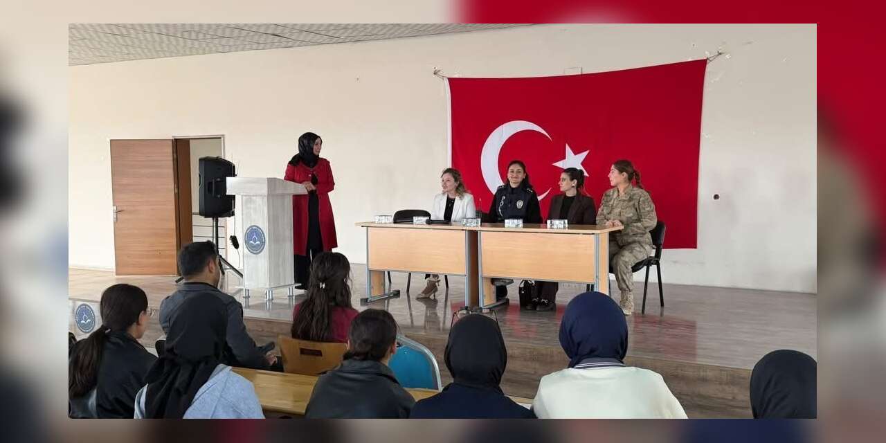 Patnos’ta "Kariyer günleri" etkinliği: Gençlerin geleceğine ışık tutuldu