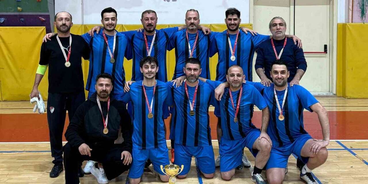 Elazığ Belediyespor Futsal Takımı şampiyon oldu