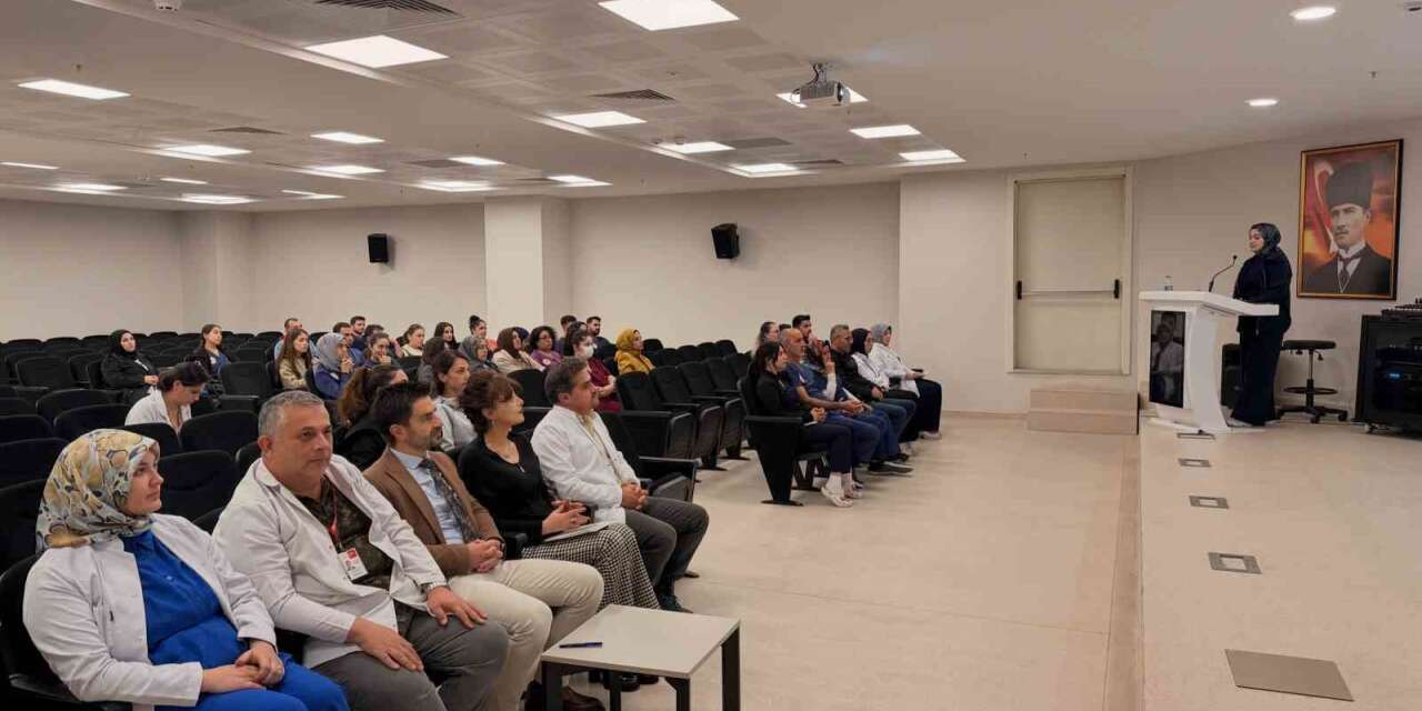 Mengücek Gazi EAH’de yoğun bakım personeline hizmet içi eğitim