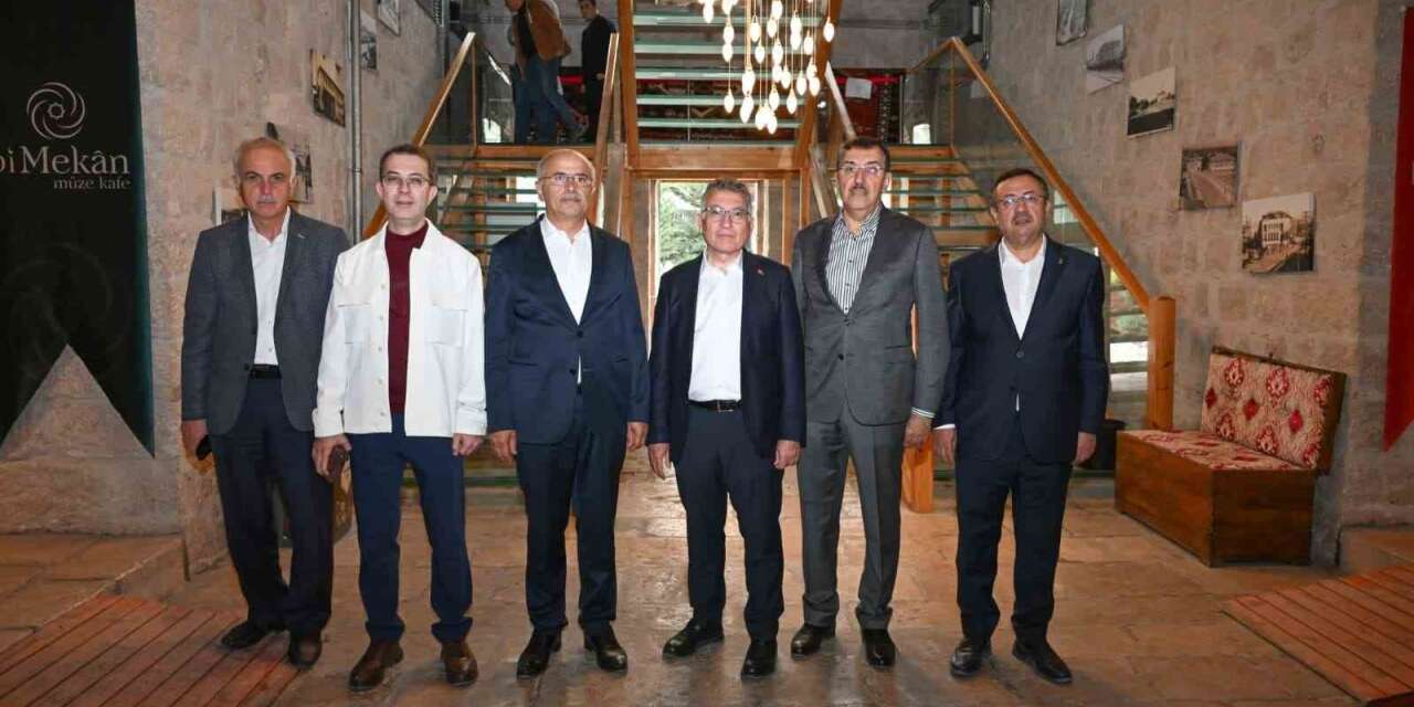 Abdullah Güler’den Bi Mekan Müze Kafe’ye övgü: "Çok güzel bir yer olmuş"