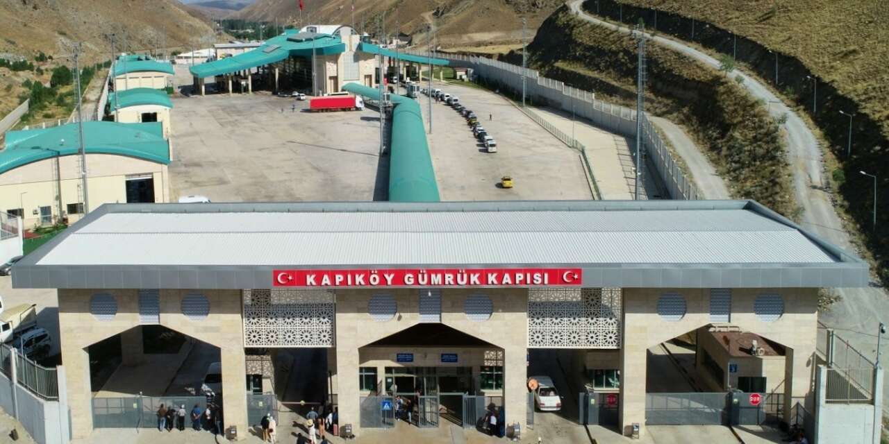 Başkan Takva müjdeyi verdi: Kapıköy karşılıklı tır geçişlerine açıldı