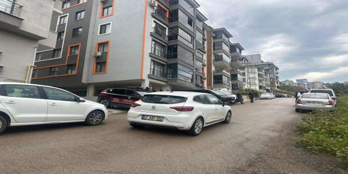 Polis memuru evinde ölü bulundu